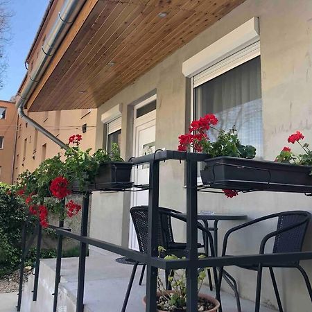 Mora Apartman 3. Kiskunfelegyhaza Exterior photo