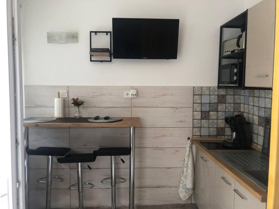 Mora Apartman 3. Kiskunfelegyhaza Exterior photo
