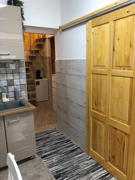 Mora Apartman 3. Kiskunfelegyhaza Exterior photo